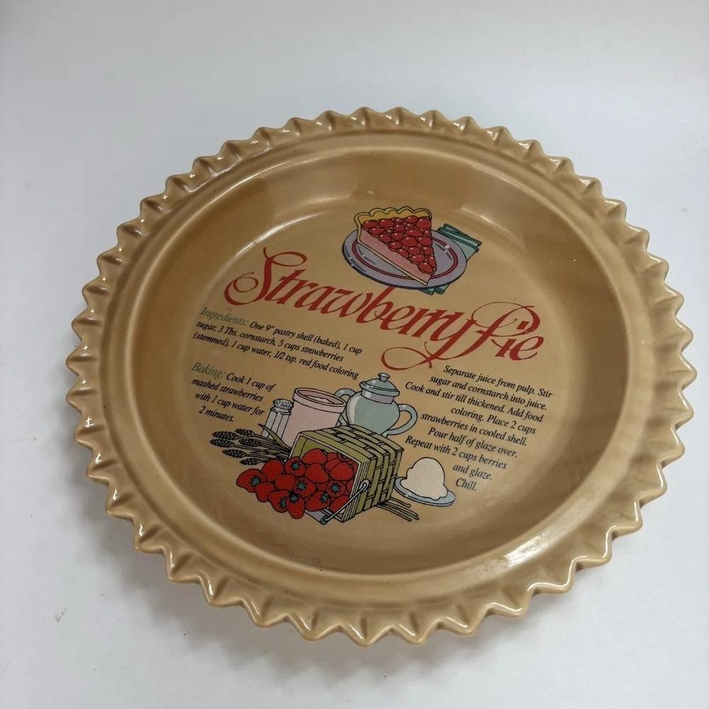 Vintage Strawberry Pie Dish UNIVERSAL TRUMPS CORP. Made In Taiwan